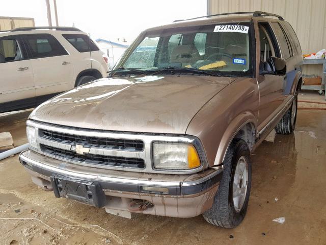 1GNDT13W6V2115915 - 1997 CHEVROLET BLAZER TAN photo 2