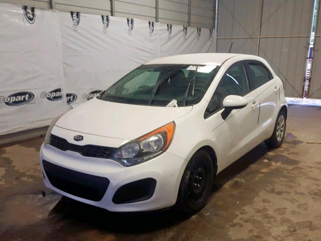 KNADM5A38E6373381 - 2014 KIA RIO LX WHITE photo 2