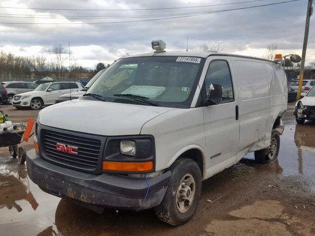 1GTHG35U041216734 - 2004 GMC SAVANA G35 WHITE photo 2