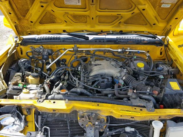 1N6ED27T4YC356934 - 2000 NISSAN FRONTIER C YELLOW photo 7