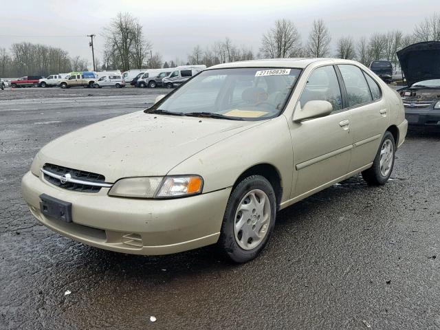 1N4DL01DXWC103885 - 1998 NISSAN ALTIMA XE GREEN photo 2