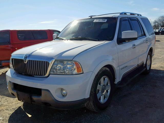 5LMFU27R74LJ43149 - 2004 LINCOLN NAVIGATOR WHITE photo 2