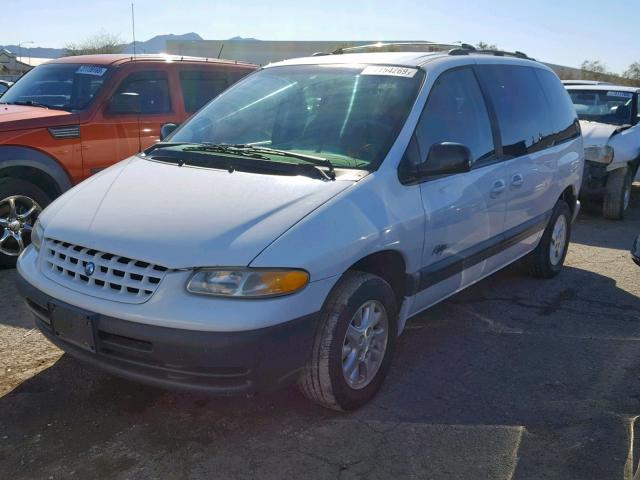 1P4GP45R8VB454853 - 1997 PLYMOUTH VOYAGER SE WHITE photo 2