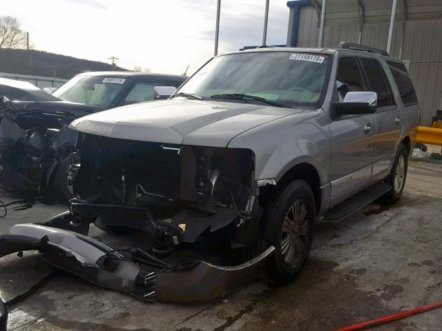 5LMFU28579LJ00708 - 2009 LINCOLN NAVIGATOR SILVER photo 2