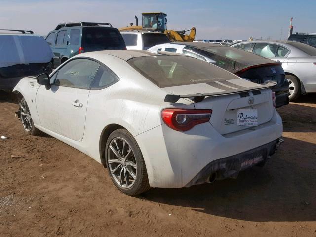 JF1ZNAA14H8708356 - 2017 TOYOTA 86 BASE WHITE photo 3