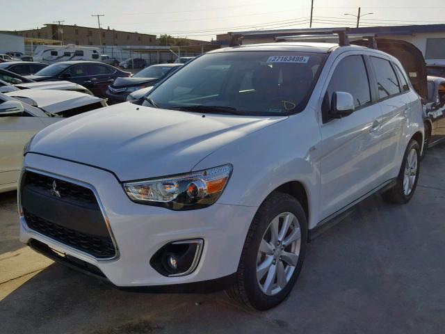 4A4AP3AW3FE056913 - 2015 MITSUBISHI OUTLANDER WHITE photo 2