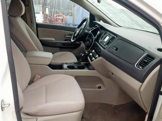 KNDMB5C1XG6087183 - 2016 KIA SEDONA LX WHITE photo 5