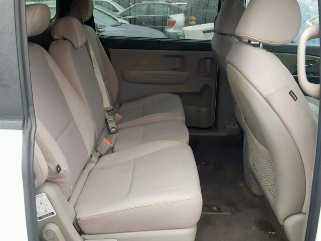 KNDMB5C1XG6087183 - 2016 KIA SEDONA LX WHITE photo 6