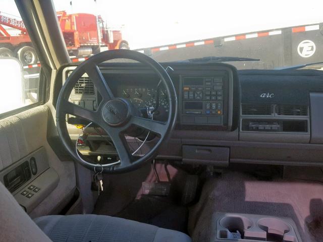 1GTHC33F7PJ745117 - 1993 GMC SIERRA C35 WHITE photo 9