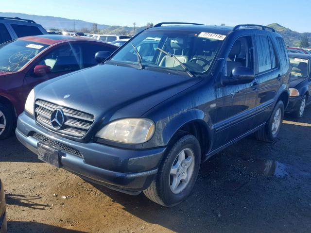 4JGAB54E61A259214 - 2001 MERCEDES-BENZ ML 320 BLACK photo 2