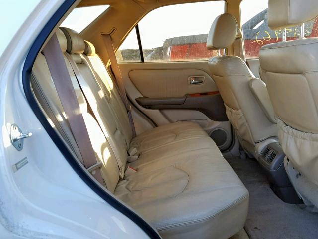 JTJGF10U820125298 - 2002 LEXUS RX 300 WHITE photo 6