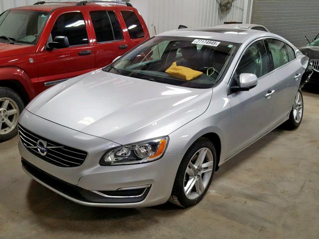 YV140MFCXF1317890 - 2015 VOLVO S60 PREMIE SILVER photo 2