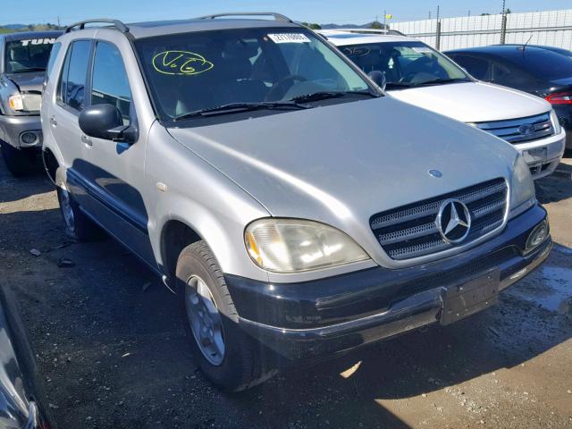 4JGAB54E8WA036180 - 1998 MERCEDES-BENZ ML 320 SILVER photo 1