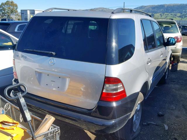 4JGAB54E8WA036180 - 1998 MERCEDES-BENZ ML 320 SILVER photo 4