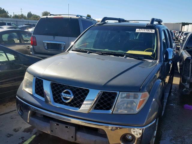 1N6AD07W85C447973 - 2005 NISSAN FRONTIER C GRAY photo 2