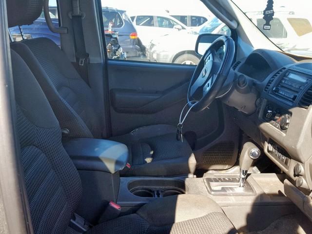 1N6AD07W85C447973 - 2005 NISSAN FRONTIER C GRAY photo 5