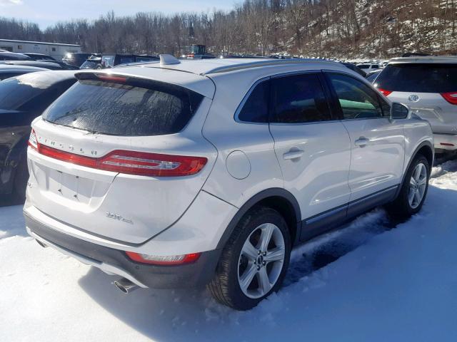 5LMCJ1D97JUL31704 - 2018 LINCOLN MKC PREMIE WHITE photo 4