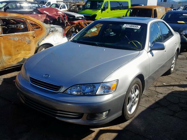 JT8BF28G6Y5078901 - 2000 LEXUS ES 300 SILVER photo 2