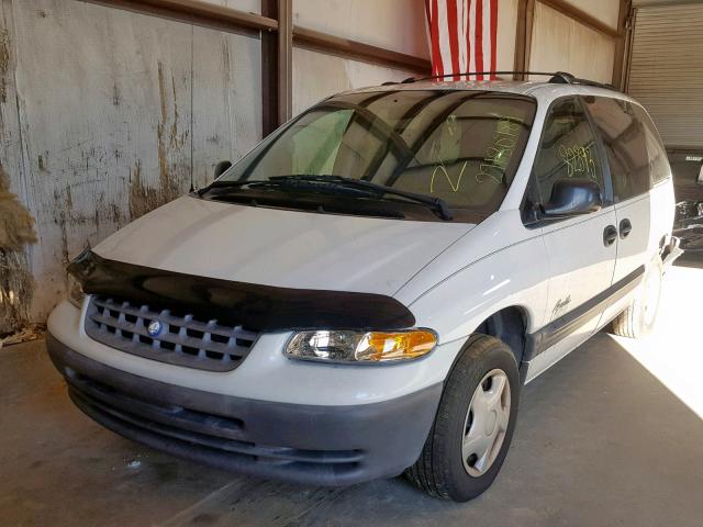 2P4GP453XWR511763 - 1998 PLYMOUTH VOYAGER SE WHITE photo 2