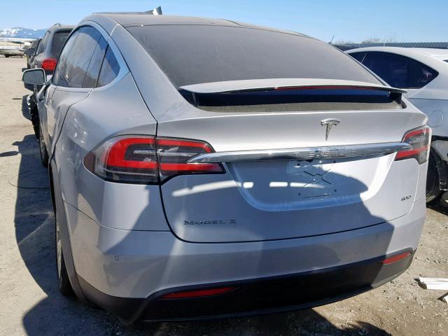 5YJXCDE26HF049241 - 2017 TESLA MODEL X SILVER photo 3