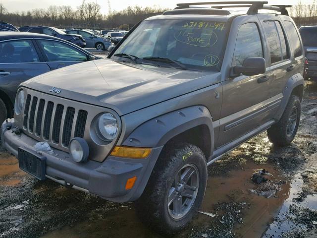 1J8GL38K35W671446 - 2005 JEEP LIBERTY RE BEIGE photo 2