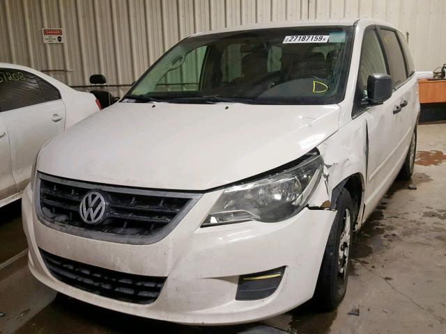 2V4RW4DG8BR659494 - 2011 VOLKSWAGEN ROUTAN S WHITE photo 2