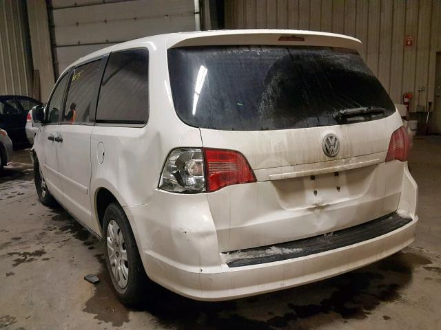 2V4RW4DG8BR659494 - 2011 VOLKSWAGEN ROUTAN S WHITE photo 3