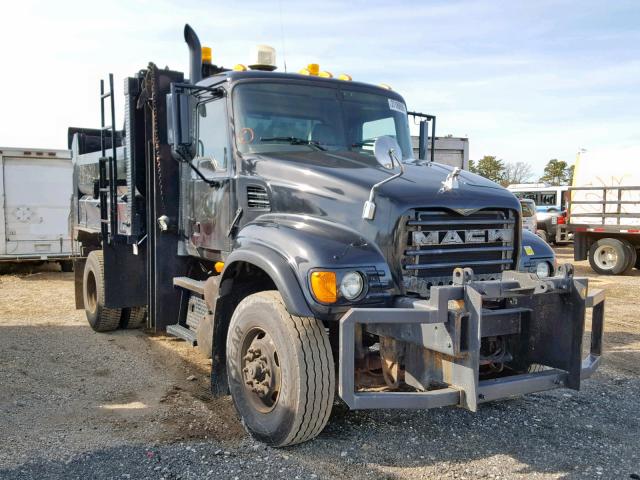 1M2AG08C76M001318 - 2006 MACK 700 CV700 BLACK photo 1