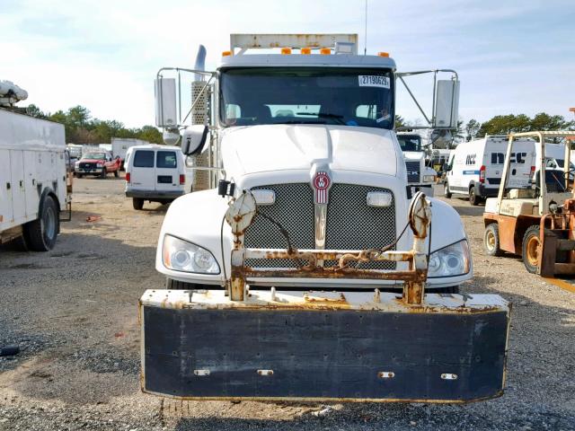 2NKHHN7X0DM361490 - 2013 KENWORTH CONSTRUCTI WHITE photo 9