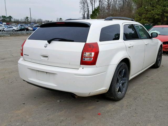 2D4FV37V68H163180 - 2008 DODGE MAGNUM SXT WHITE photo 4