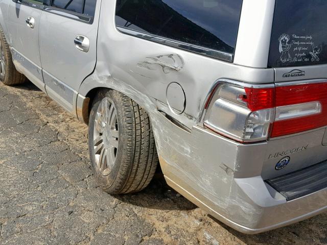 5LMFU28567LJ18503 - 2007 LINCOLN NAVIGATOR 银色 照片 9