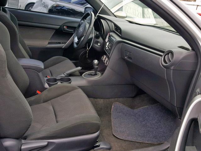 JTKJF5C72B3007924 - 2011 TOYOTA SCION TC WHITE photo 5