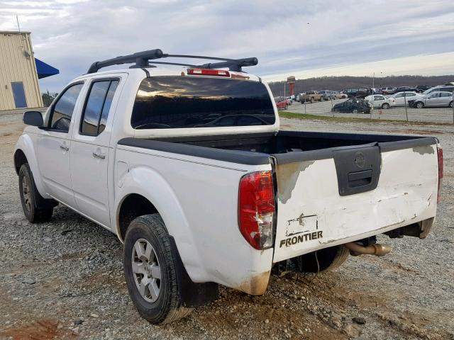 1N6AD07U86C413578 - 2006 NISSAN FRONTIER C WHITE photo 3