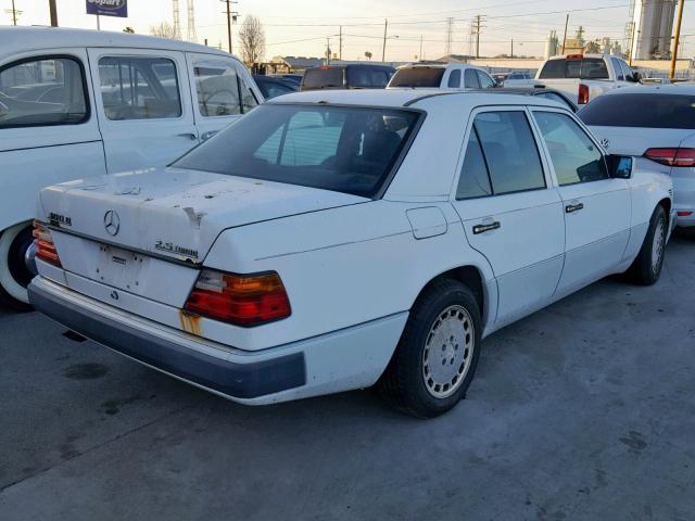 WDBEB28E4PB993981 - 1993 MERCEDES-BENZ 300 D WHITE photo 4