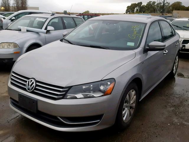 1VWAP7A3XDC146473 - 2013 VOLKSWAGEN PASSAT S SILVER photo 2