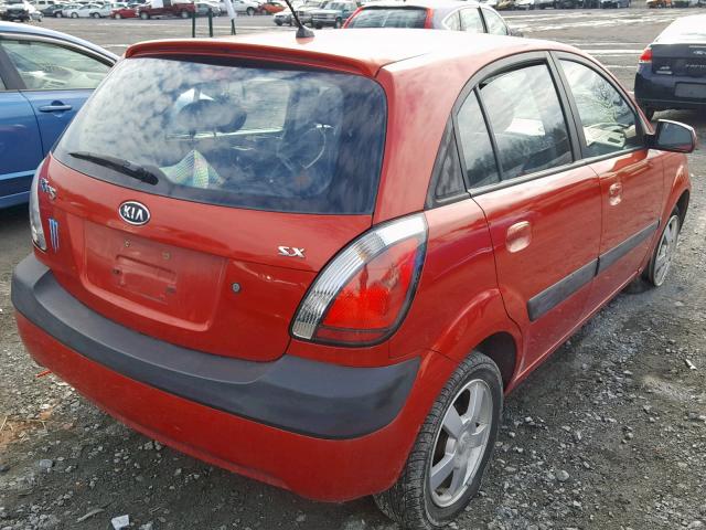 KNADE163766101274 - 2006 KIA RIO 5 RED photo 4