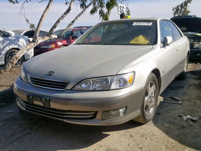 JT8BF28G810315679 - 2001 LEXUS ES 300 SILVER photo 2