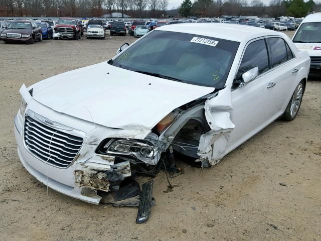 2C3CCAAG2EH330350 - 2014 CHRYSLER 300 WHITE photo 2