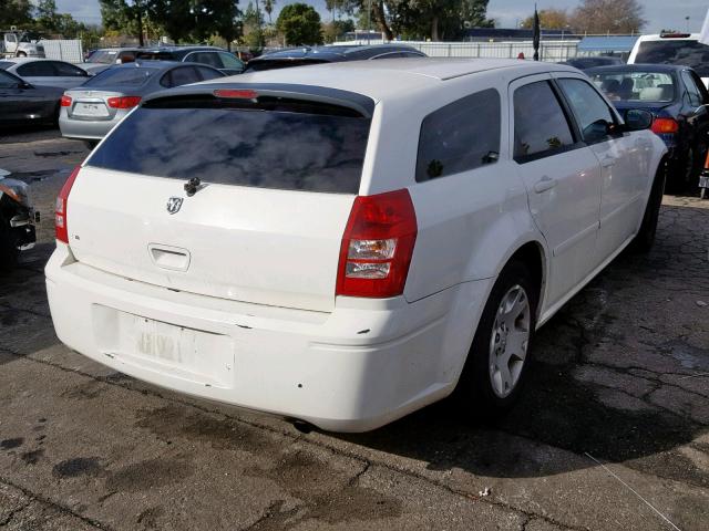 2D4FV47T16H186867 - 2006 DODGE MAGNUM SE WHITE photo 4