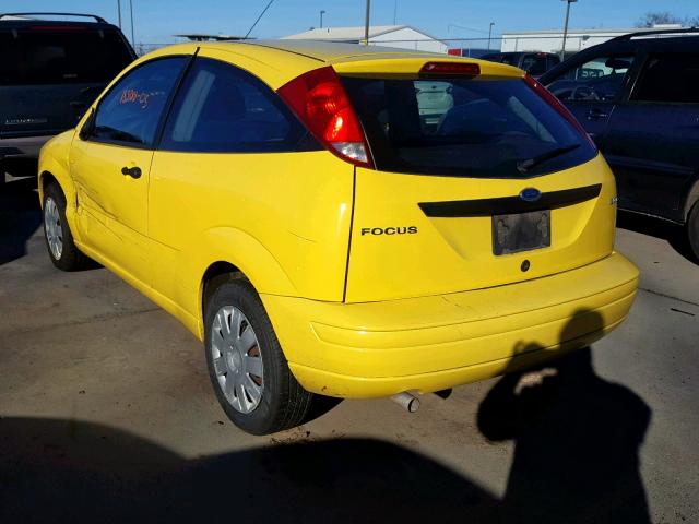 3FAFP31NX5R112142 - 2005 FORD FOCUS ZX3 YELLOW photo 3