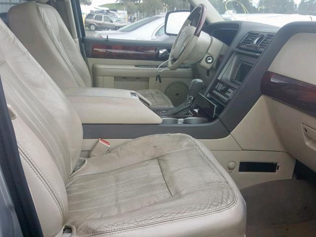 5LMFU27R04LJ22143 - 2004 LINCOLN NAVIGATOR Күміс фото 5