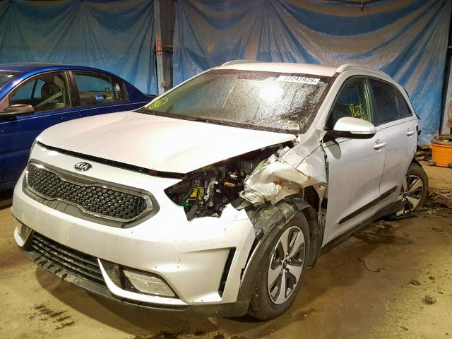 KNDCC3LC5H5086707 - 2017 KIA NIRO EX SILVER photo 2