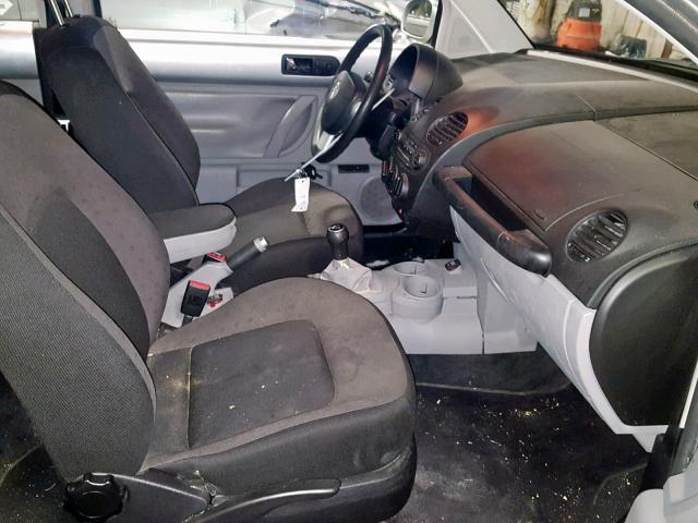 3VWCK21C81M468968 - 2001 VOLKSWAGEN NEW BEETLE Silber Foto 5