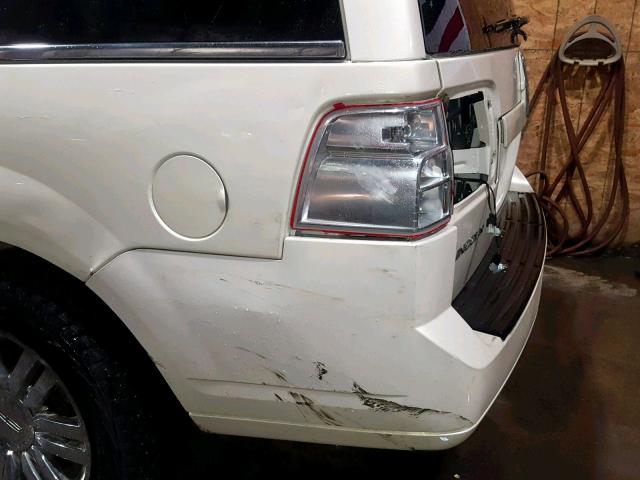 5LMFU28547LJ24266 - 2007 LINCOLN NAVIGATOR 白色 照片 9