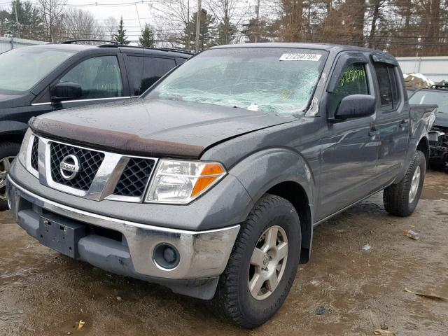 1N6AD07W65C402756 - 2005 NISSAN FRONTIER C GRAY photo 2