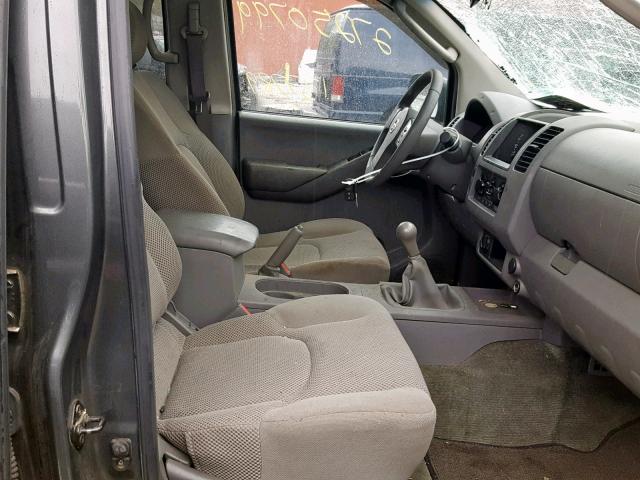 1N6AD07W65C402756 - 2005 NISSAN FRONTIER C GRAY photo 5