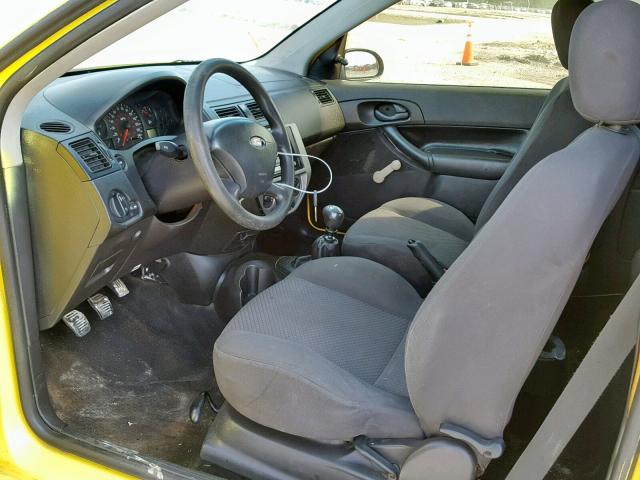 3FAFP31NX5R119981 - 2005 FORD FOCUS ZX3 YELLOW photo 10