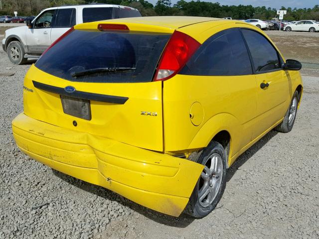 3FAFP31NX5R119981 - 2005 FORD FOCUS ZX3 YELLOW photo 4