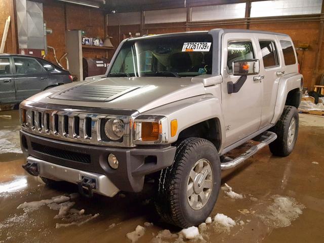 5GTEN13E488175782 - 2008 HUMMER H3 SILVER photo 2