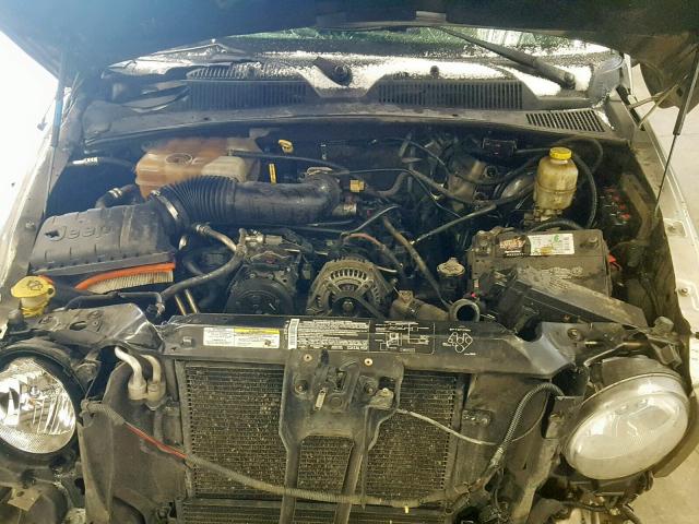 1J4GL38K05W668800 - 2005 JEEP LIBERTY RE TAN photo 7